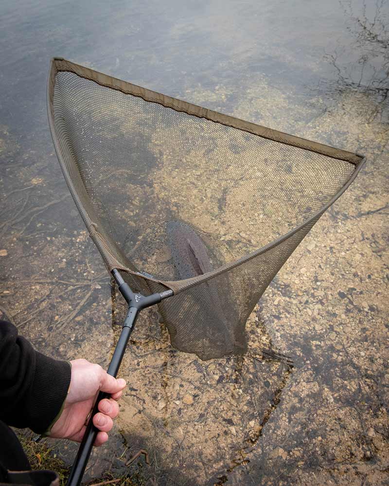 Fox Eos - X Landing Net - 1 - delig steel - dé KarperCentrale